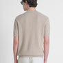 JERSEY REGULAR FIT DE ALGODÓN SUAVE CON INSIGNIA METÁLICA