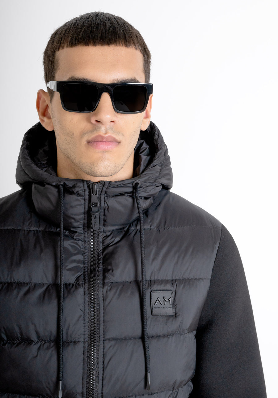CHAQUETA SLIM FIT DE NAILON NEGRO