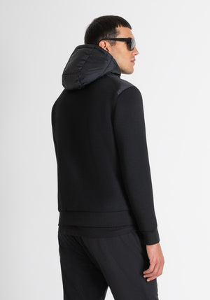 CHAQUETA SLIM FIT DE NAILON NEGRO