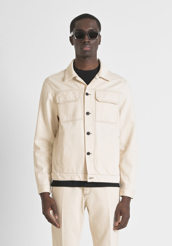 CHAQUETA EN TEJIDO VAQUERO NATURAL OVERSIZE