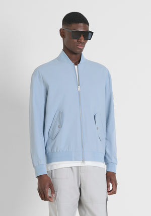 CHAQUETA REGULAR FIT DE COLOR LISO DE TEJIDO RIPSTOP