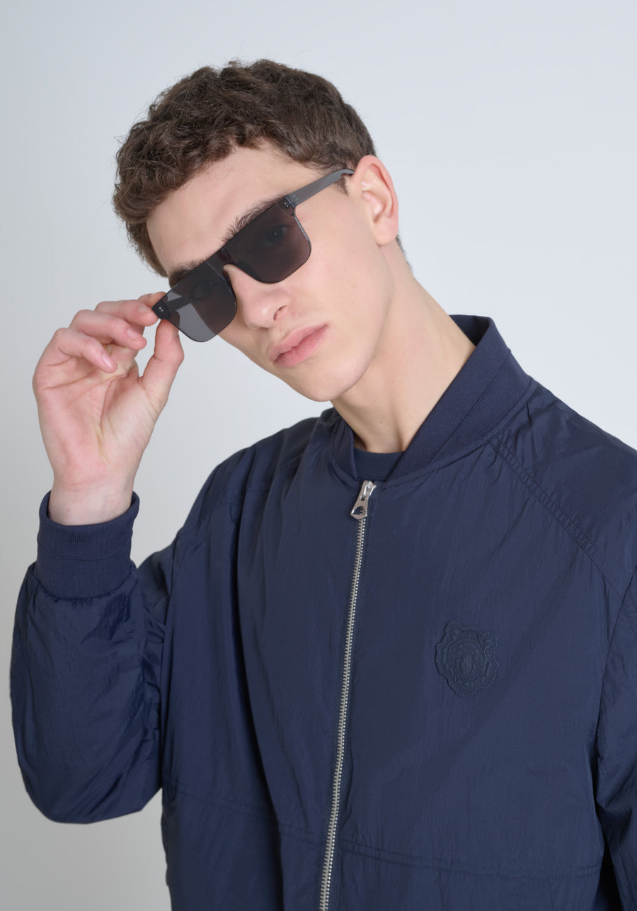 CHAQUETA REGULAR FIT DE NAILON SHIOZE CON PARCHE DE TIGRE