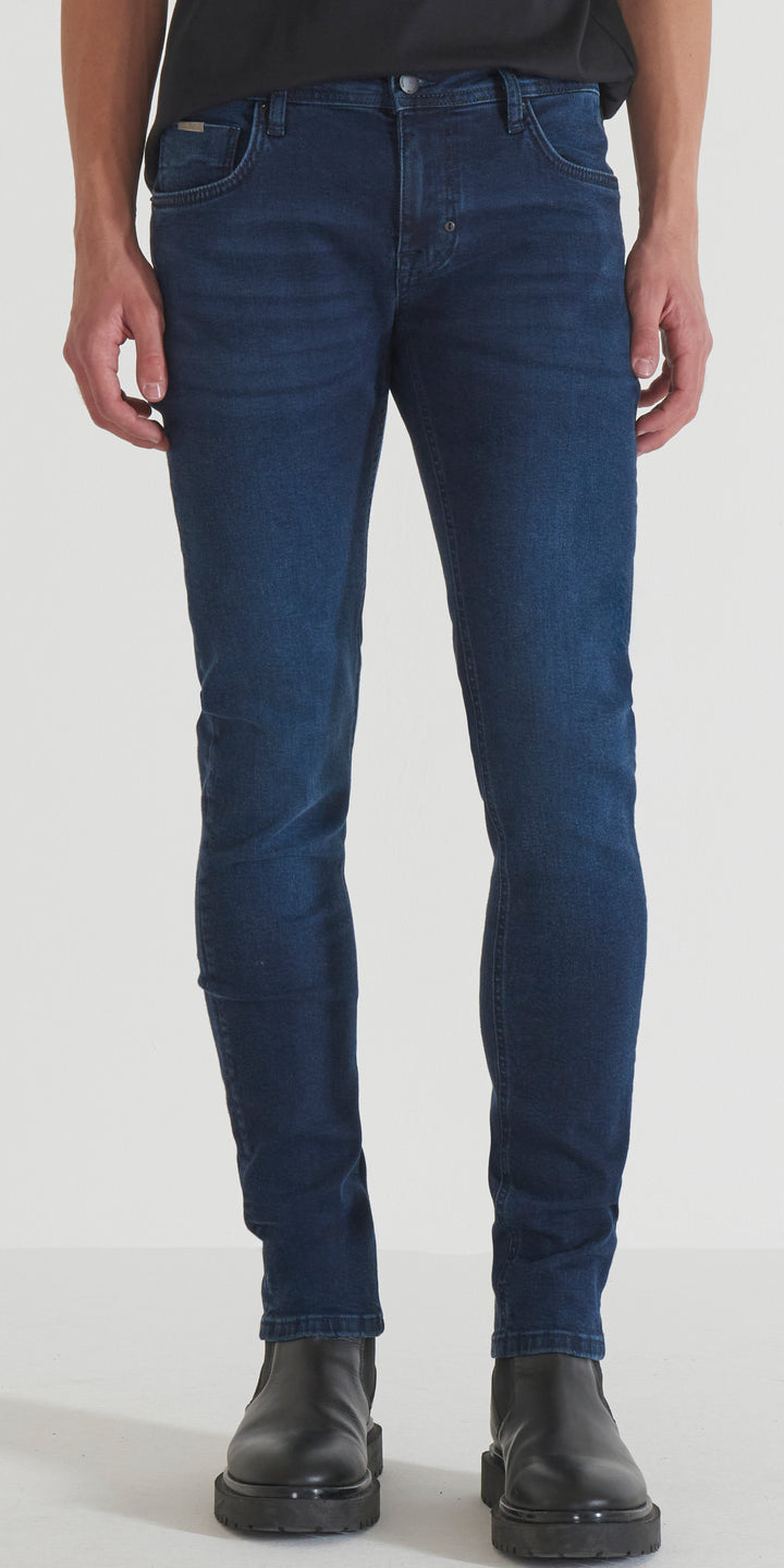 JEANS OZZY TAPERED FIT IN ICONIC BASIC BLUE BLACK DENIM