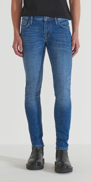 JEANS OZZY TAPERED FIT IN AUTHENTIC BLUE DENIM