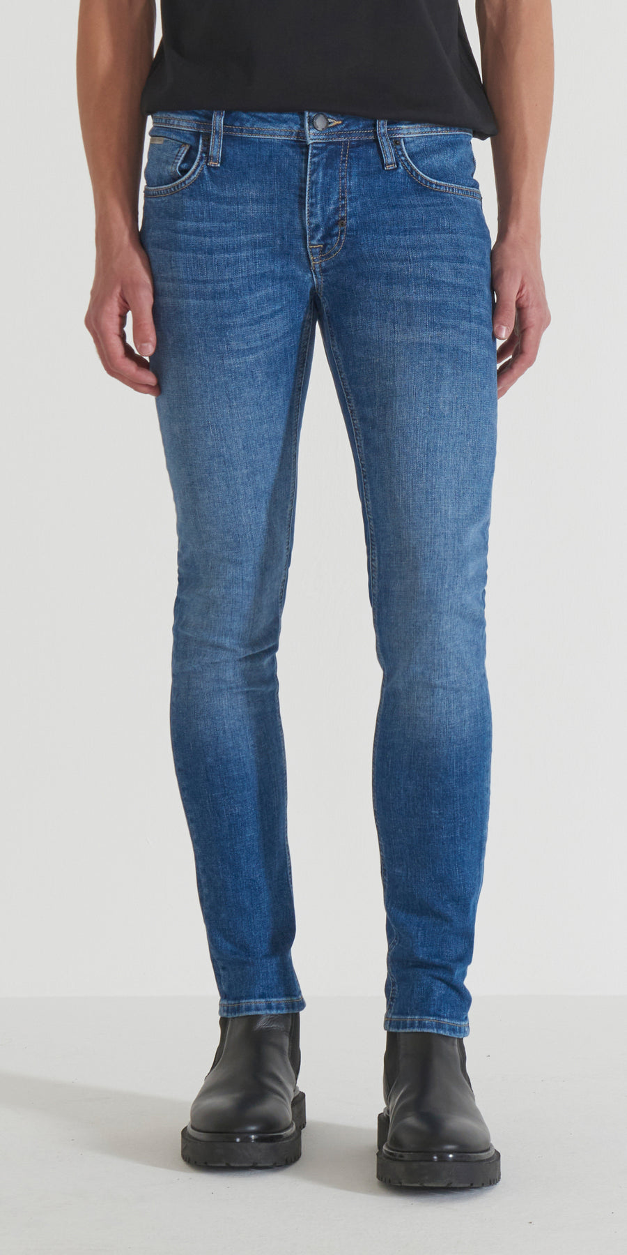 JEANS OZZY TAPERED FIT IN AUTHENTIC BLUE DENIM
