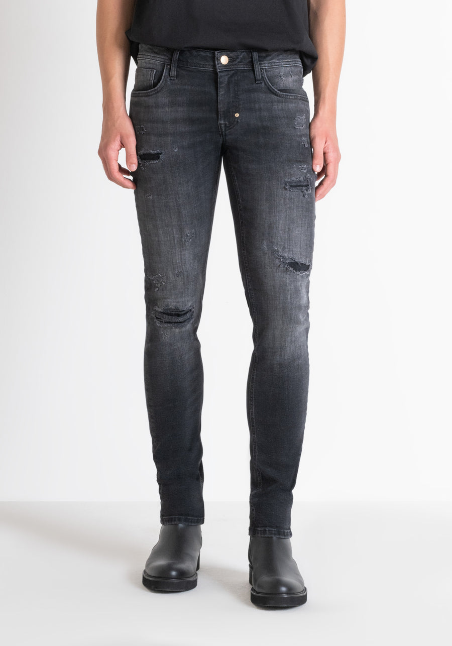 JEANS TAPERED OZZY IN BLACK BLACK DENIM VINTAGE GOLD LINE