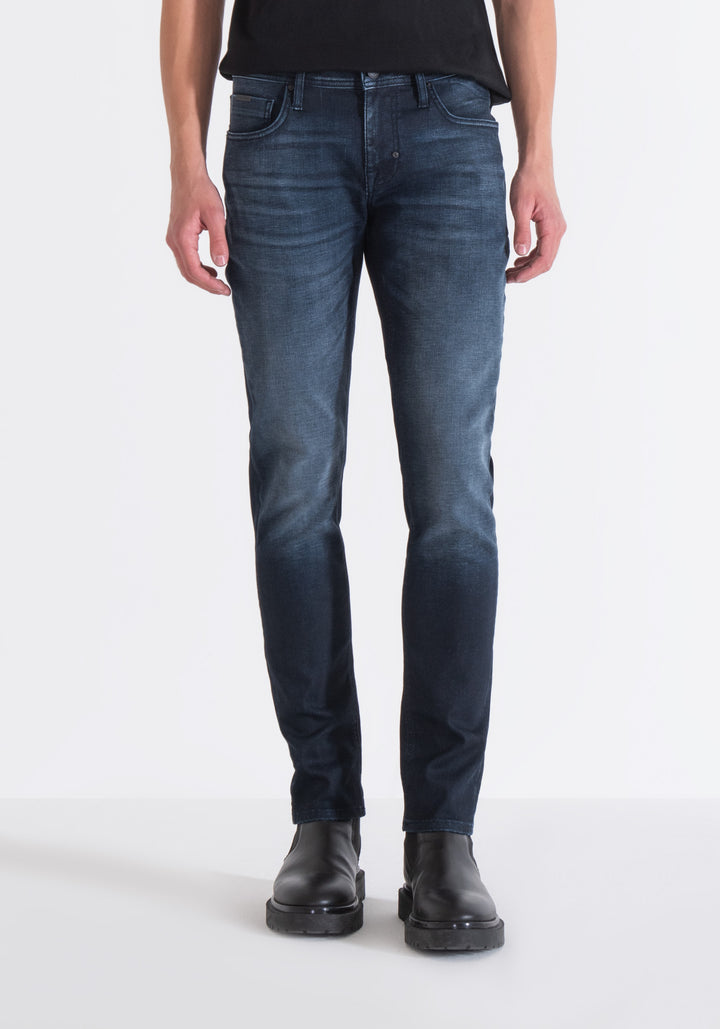 JEANS OZZY TAPERED FIT IN COATED DARK BLUE DENIM