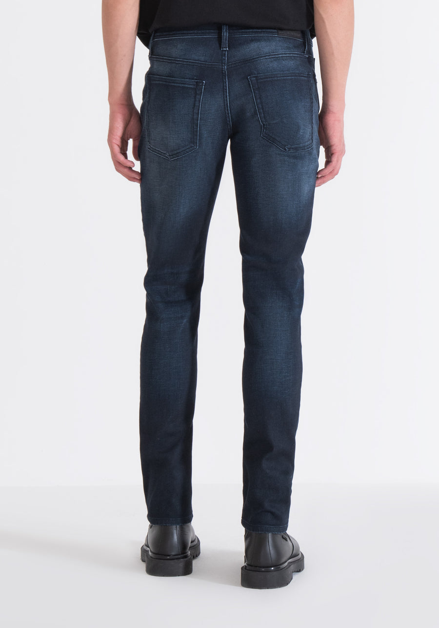 JEANS OZZY TAPERED FIT IN COATED DARK BLUE DENIM