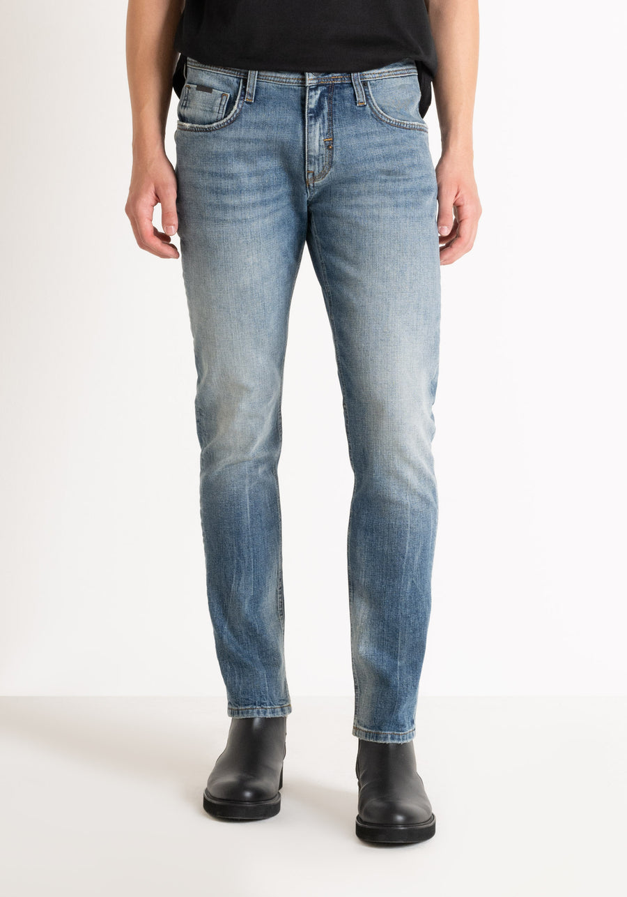 JEANS KURT COMFORT TAPERED FIT IN AUTHENTIC BLUE DENIM