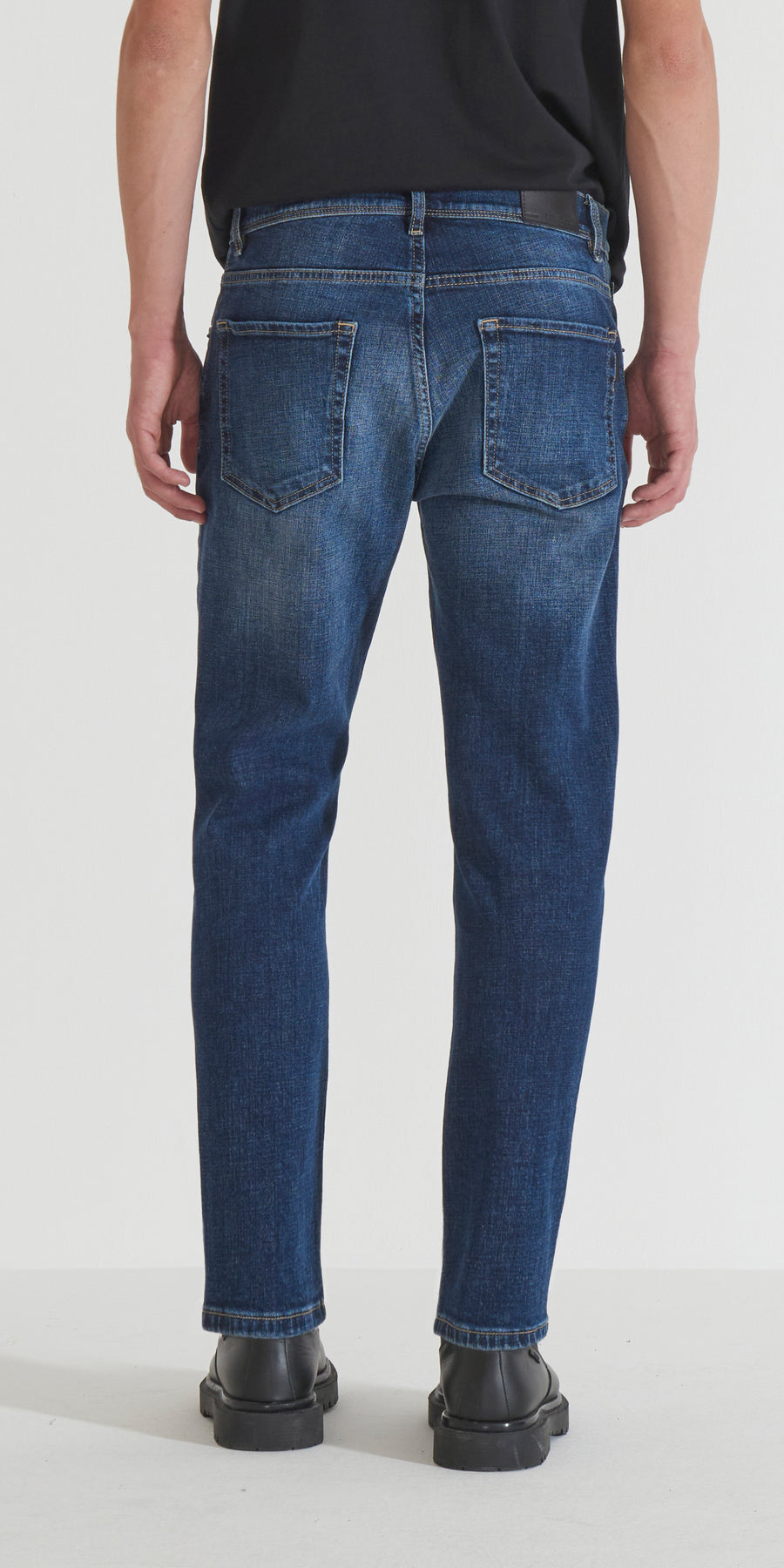 JEANS KURT COMFORT TAPERED FIT IN AUTHENTIC DENIM AZUL