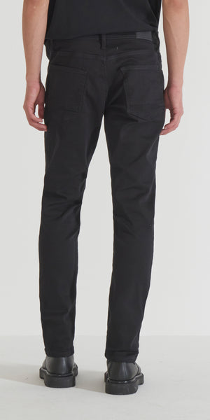 JEANS KURT COMFORT TAPERED FIT IN ICONIC BLACK STAY BLACK DENIM