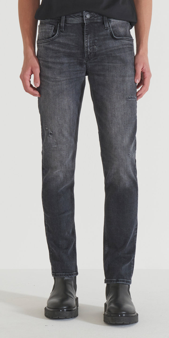 JEANS KURT COMFORT TAPERED FIT IN ICONIC BLACK BLACK DENIM