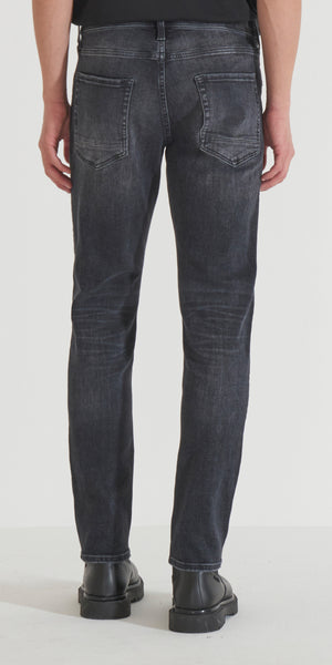 JEANS KURT COMFORT TAPERED FIT IN ICONIC BLACK BLACK DENIM