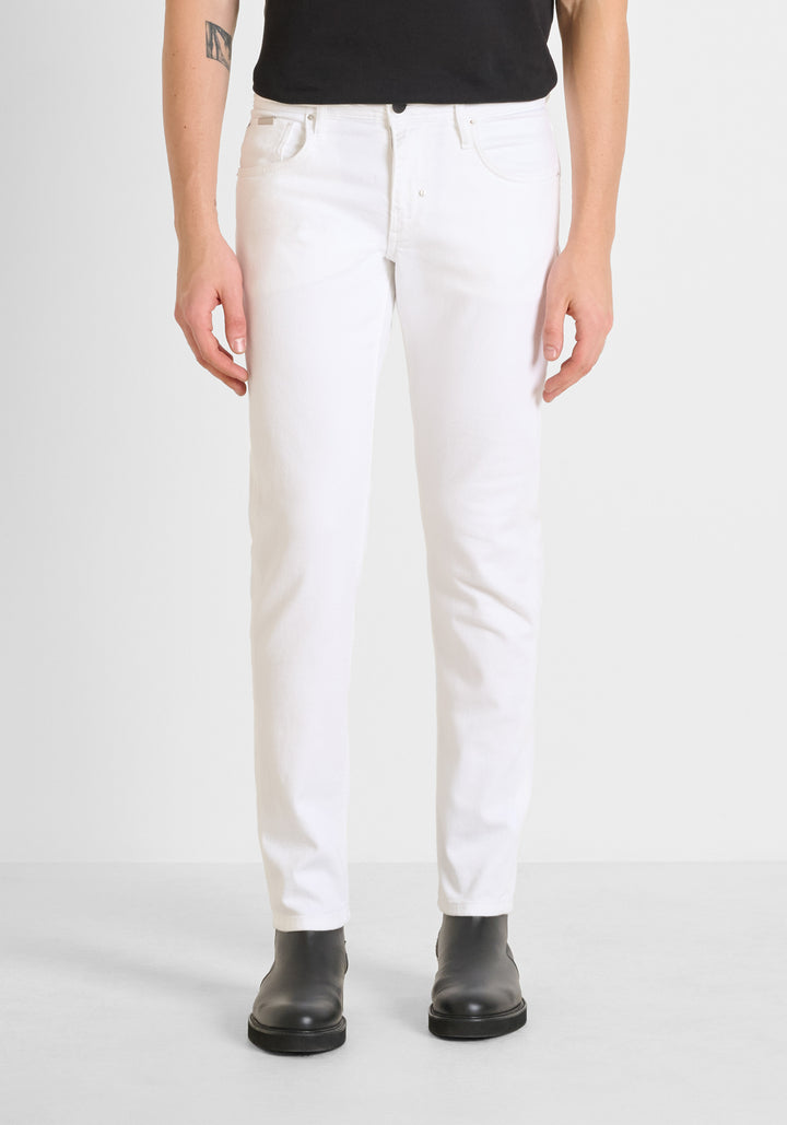 JEANS «KURT» COMFORT TAPERED FIT BLANCOS