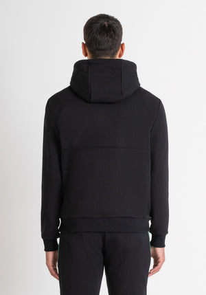 HOODIE CON CAPUCHA RELAXED FIT DE TEJIDO SOSTENIBLE