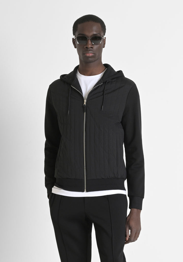 SUDADERA REGULAR FIT CON RELLENO SINTÉTICO SORONA AURA