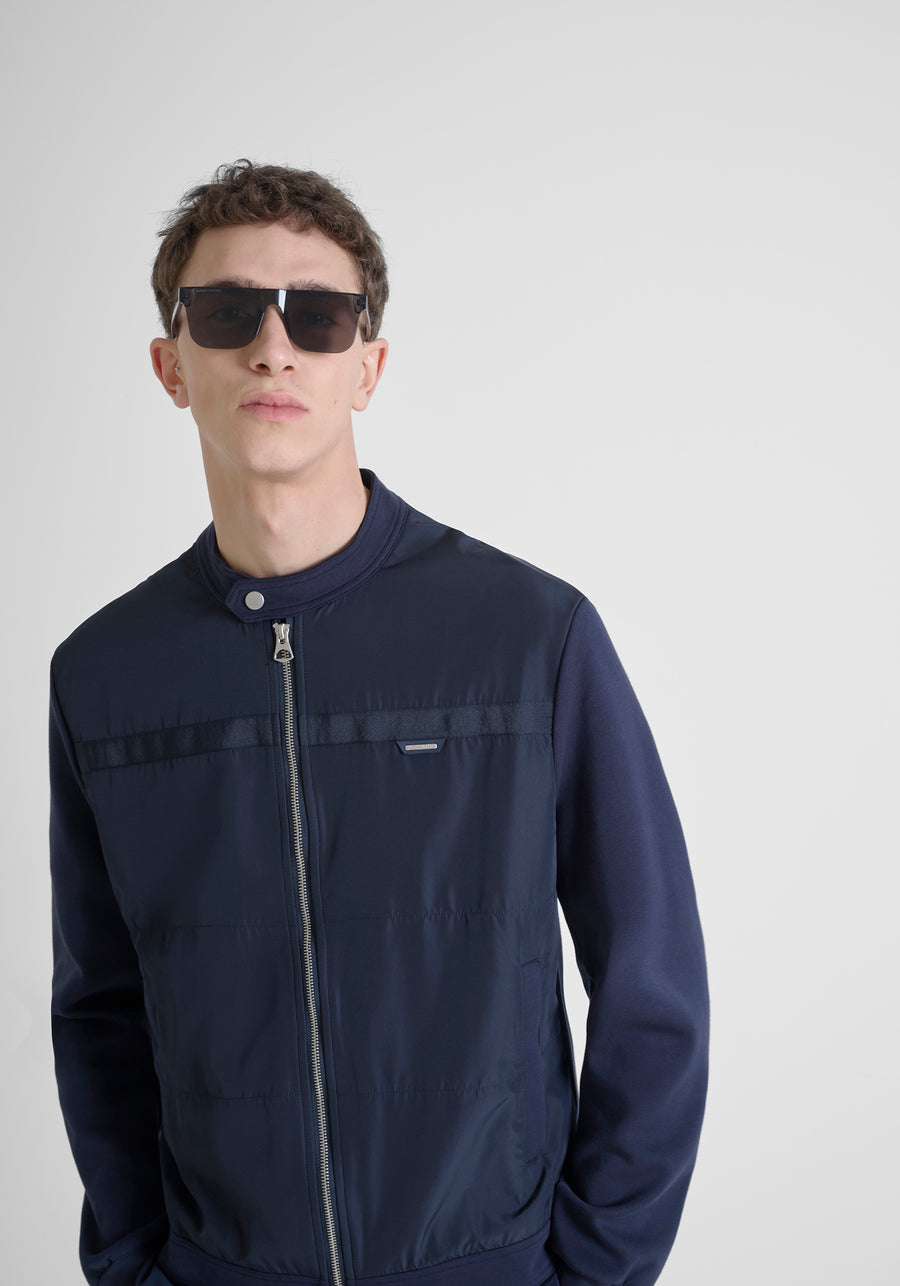 SUDADERA REGULAR FIT DE MEZCLA DE ALGODÓN CON TEJIDO EN CONTRASTE