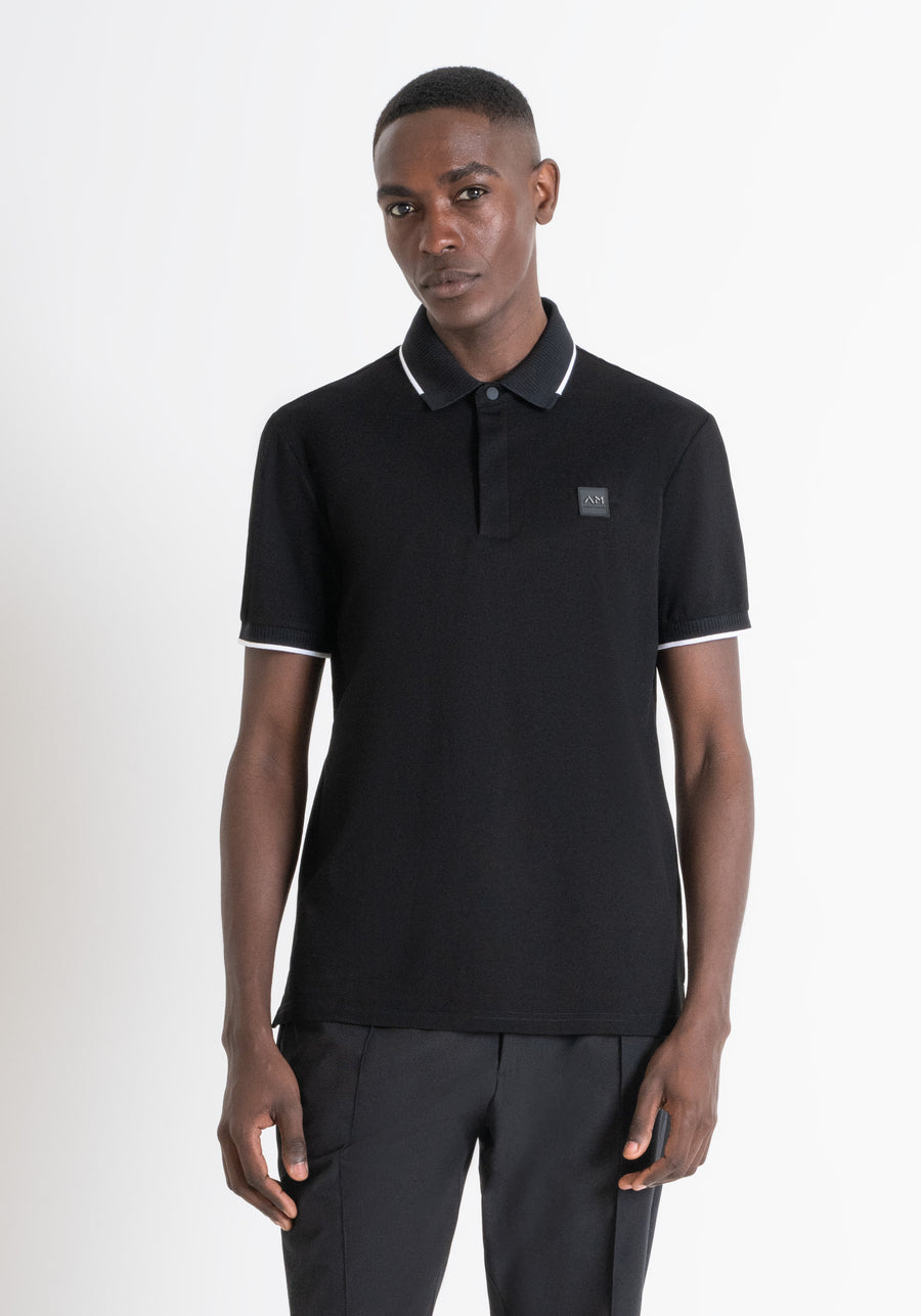 POLO REGULAR FIT DE ALGODÓN Y CON LOGOTIPO RESALTADO