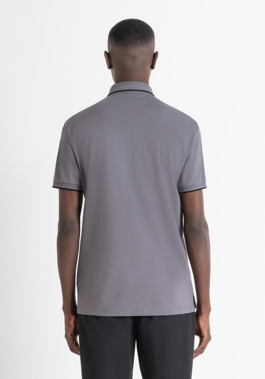 POLO REGULAR FIT DE ALGODÓN Y CON LOGOTIPO RESALTADO
