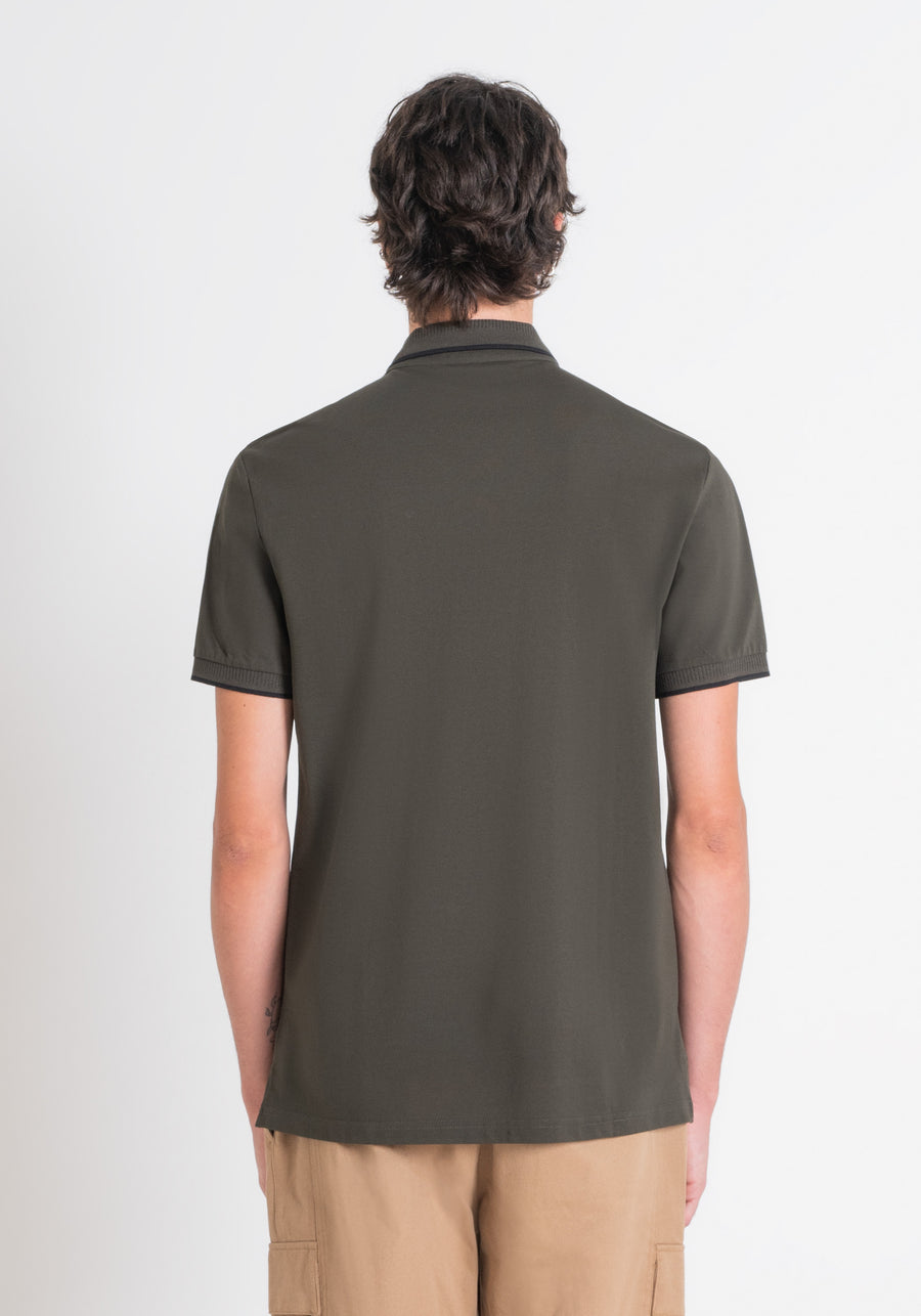 POLO REGULAR FIT DE ALGODÓN VERDE CON LOGOTIPO
