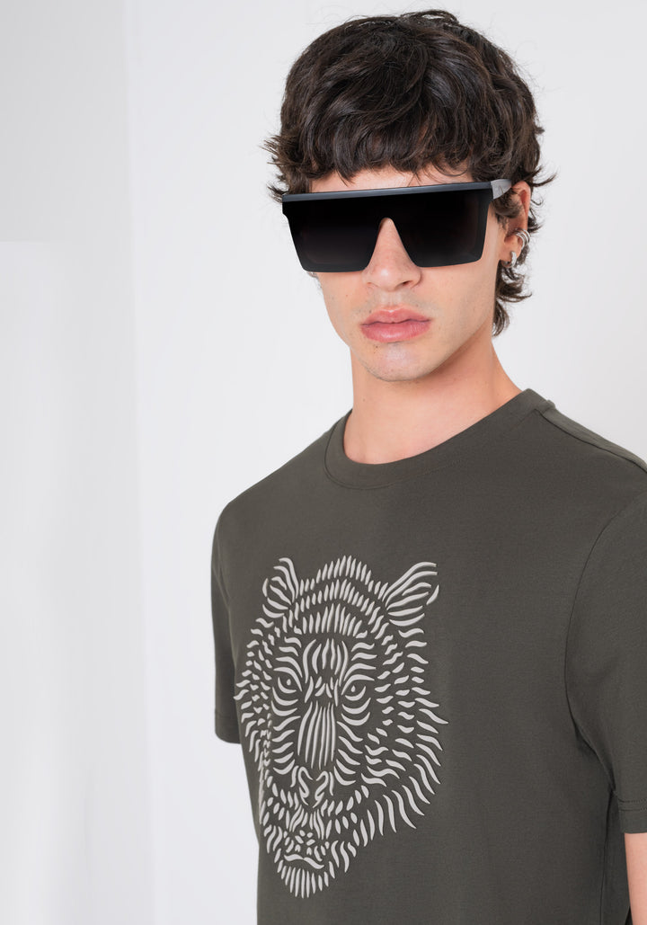 T-SHIRT REGULAR FIT CAFÉ DE TEJIDO DE JERSEY DE ALGODÓN CON ESTAMPADO DE TIGRE DE GOMA