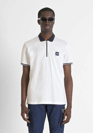 POLO REGULAR FIT DE ALGODÓN 100 % CON CREMALLERA Y PARCHE CON LOGOTIPO EN EL PECHO