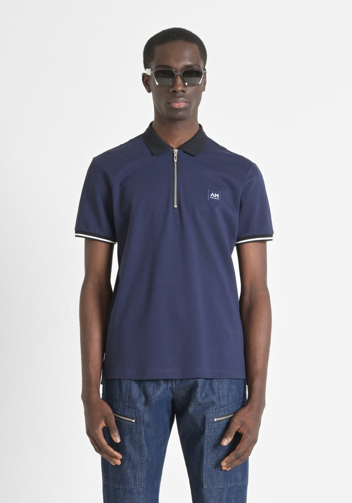 POLO REGULAR FIT DE ALGODÓN 100 % CON CREMALLERA Y PARCHE CON LOGOTIPO EN EL PECHO
