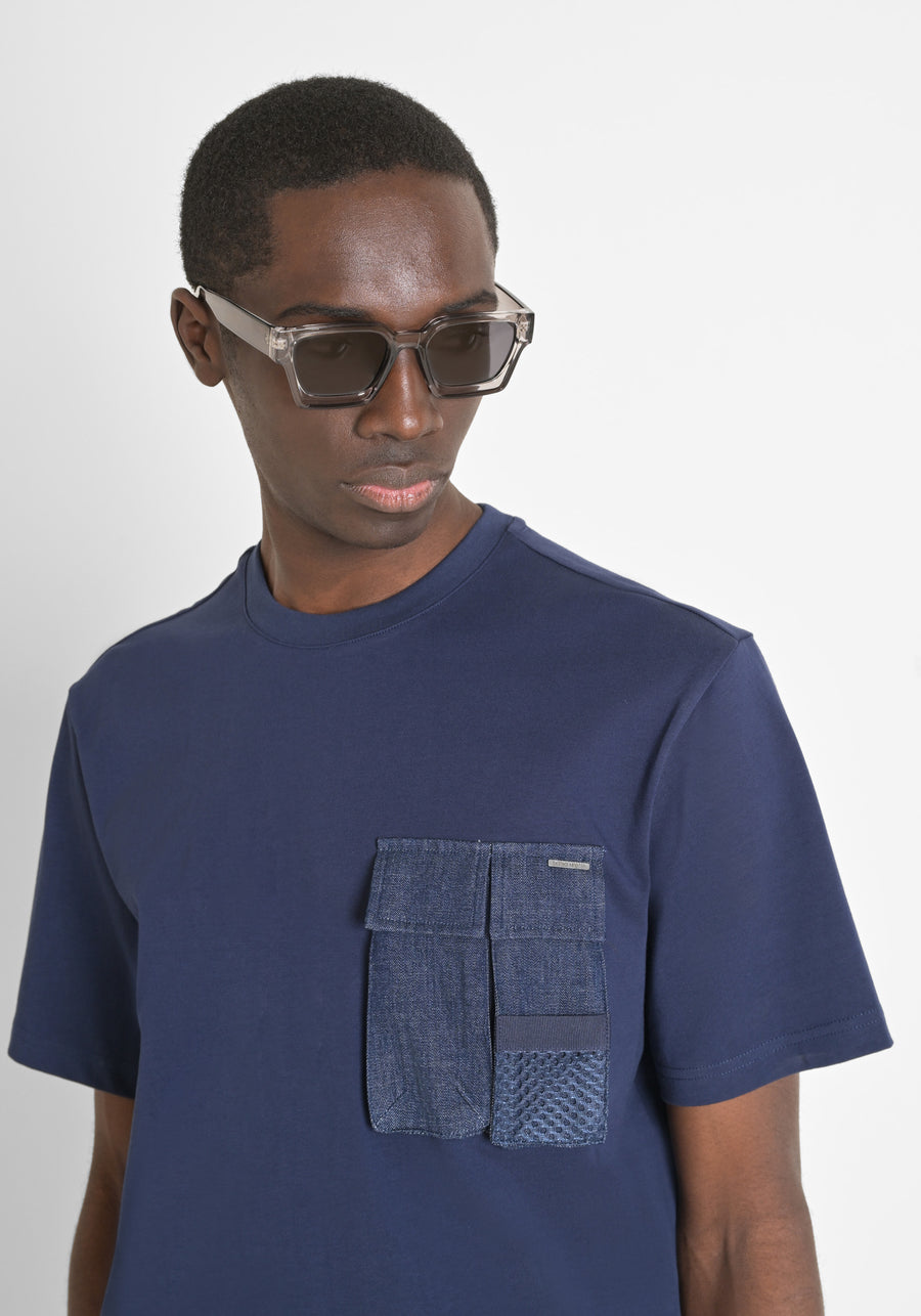 CAMISETA RELAXED FIT DE ALGODÓN CON DOBLE BOLSILLO