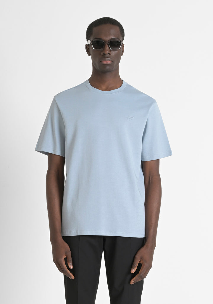 CAMISETA RELAXED FIT DE PUNTO DE ALGODÓN PURO CON DETALLES PERFORADOS.
