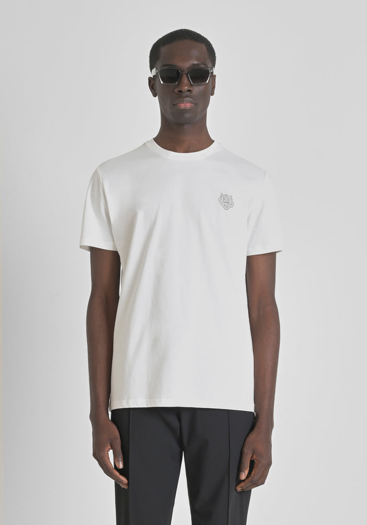 CAMISETA REGULAR FIT DE PUNTO DE ALGODÓN CON PARCHE DE TIGRE DE GOMA COLOR CREMA