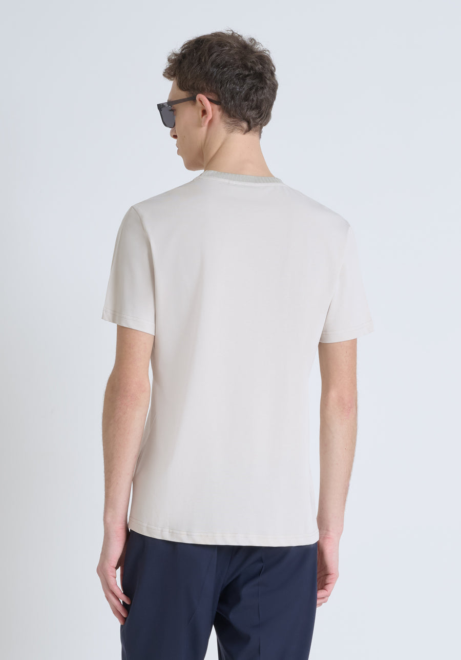 T-SHIRT RELAXED DE PUNTO DE ALGODÓN CON LOGOTIPO EN RELIEVE TONO SOBRE TONO