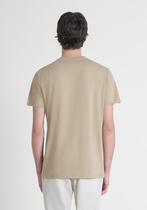 T-SHIRT REGULAR FIT DE PUNTO DE ALGODÓN PURO DE COLOR LISO CON LOGOTIPO EN RELIEVE TONO SOBRE TONO