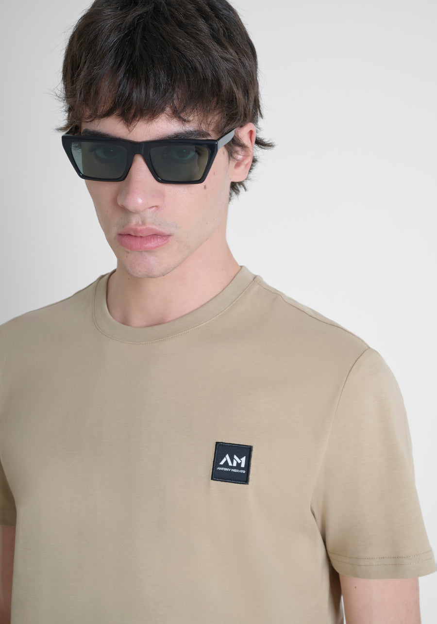 T-SHIRT REGULAR FIT DE PUNTO DE ALGODÓN PURO DE COLOR LISO CON LOGOTIPO EN RELIEVE TONO SOBRE TONO