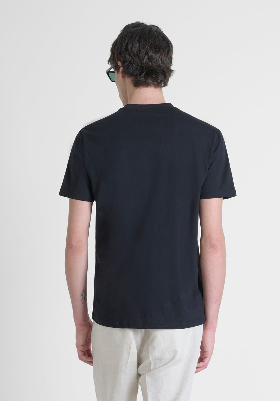 T-SHIRT REGULAR FIT DE PUNTO DE ALGODÓN PURO DE COLOR LISO CON LOGOTIPO EN RELIEVE TONO SOBRE TONO