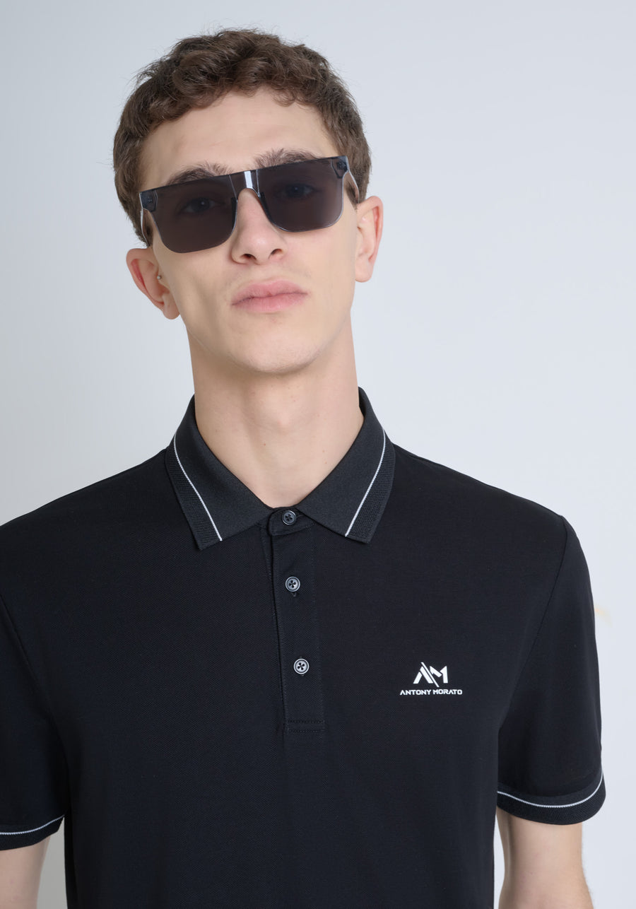 POLO REGULAR FIT DE PUNTO DE ALGODÓN CON PARCHE CON EL LOGOTIPO EN CONTRASTE