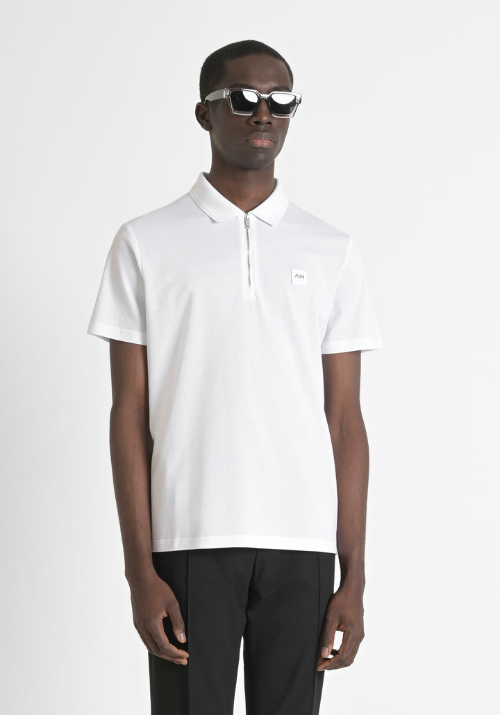 POLO REGULAR FIT DE PUNTO DE ALGODÓN 100 % CON PARCHE COSIDO Y MONOGOTIPO EN CONTRASTE
