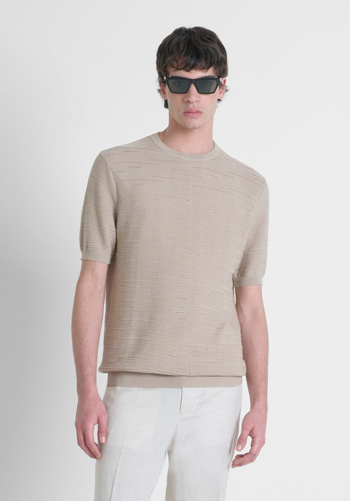 JERSEY REGULAR FIT DE ALGODÓN SUAVE CON INSIGNIA METÁLICA