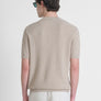 JERSEY REGULAR FIT DE ALGODÓN SUAVE CON INSIGNIA METÁLICA