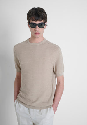 JERSEY REGULAR FIT DE ALGODÓN SUAVE CON INSIGNIA METÁLICA