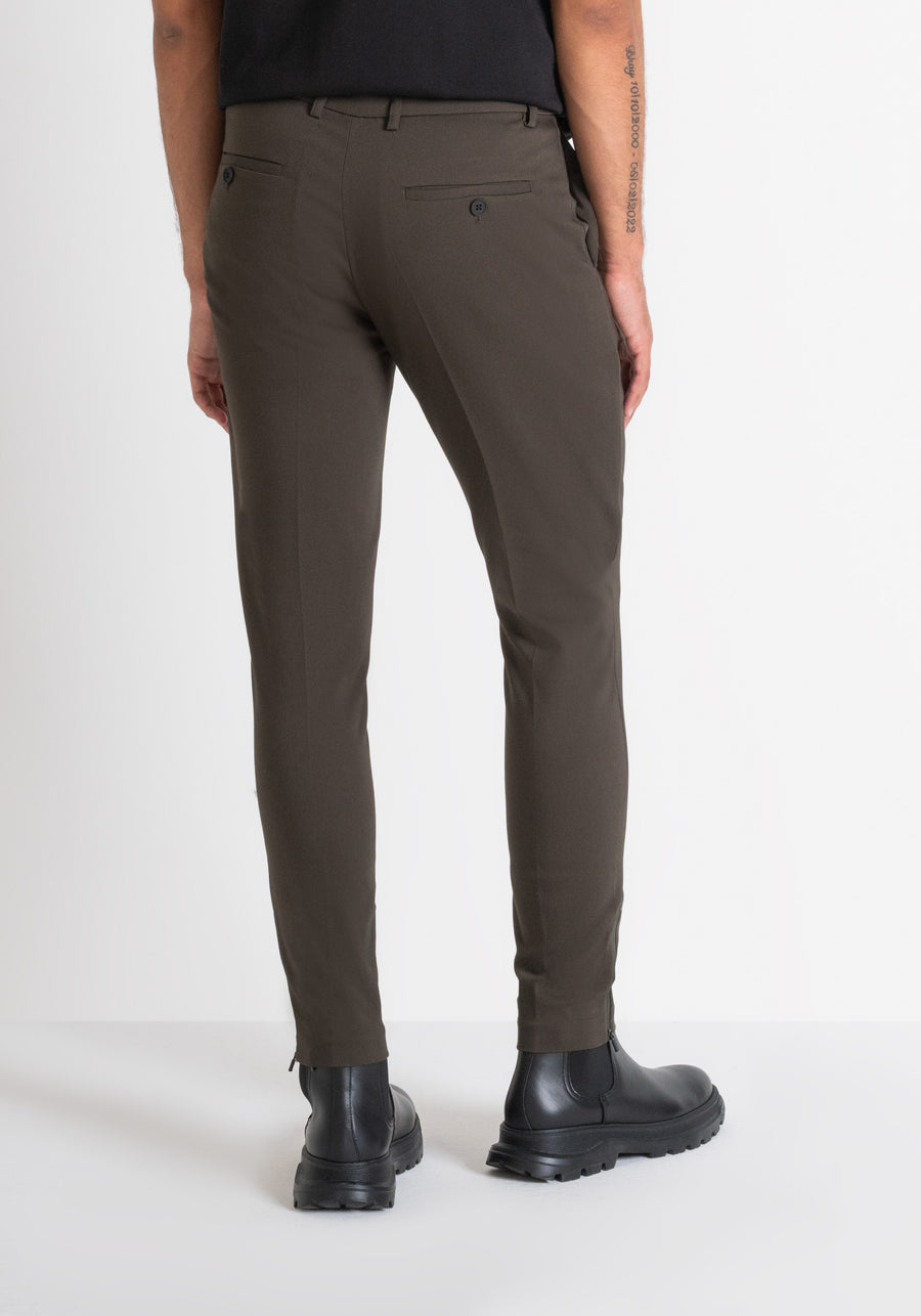 PANTALÓN VERDE MILITAR "THOM" SKINNY FIT DE ALGODÓN ELÁSTICO