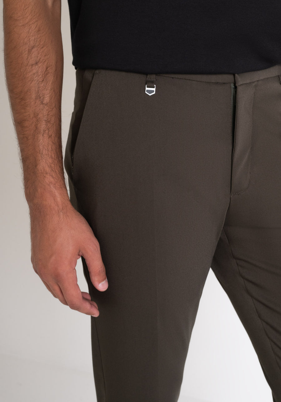 PANTALÓN VERDE MILITAR "THOM" SKINNY FIT DE ALGODÓN ELÁSTICO