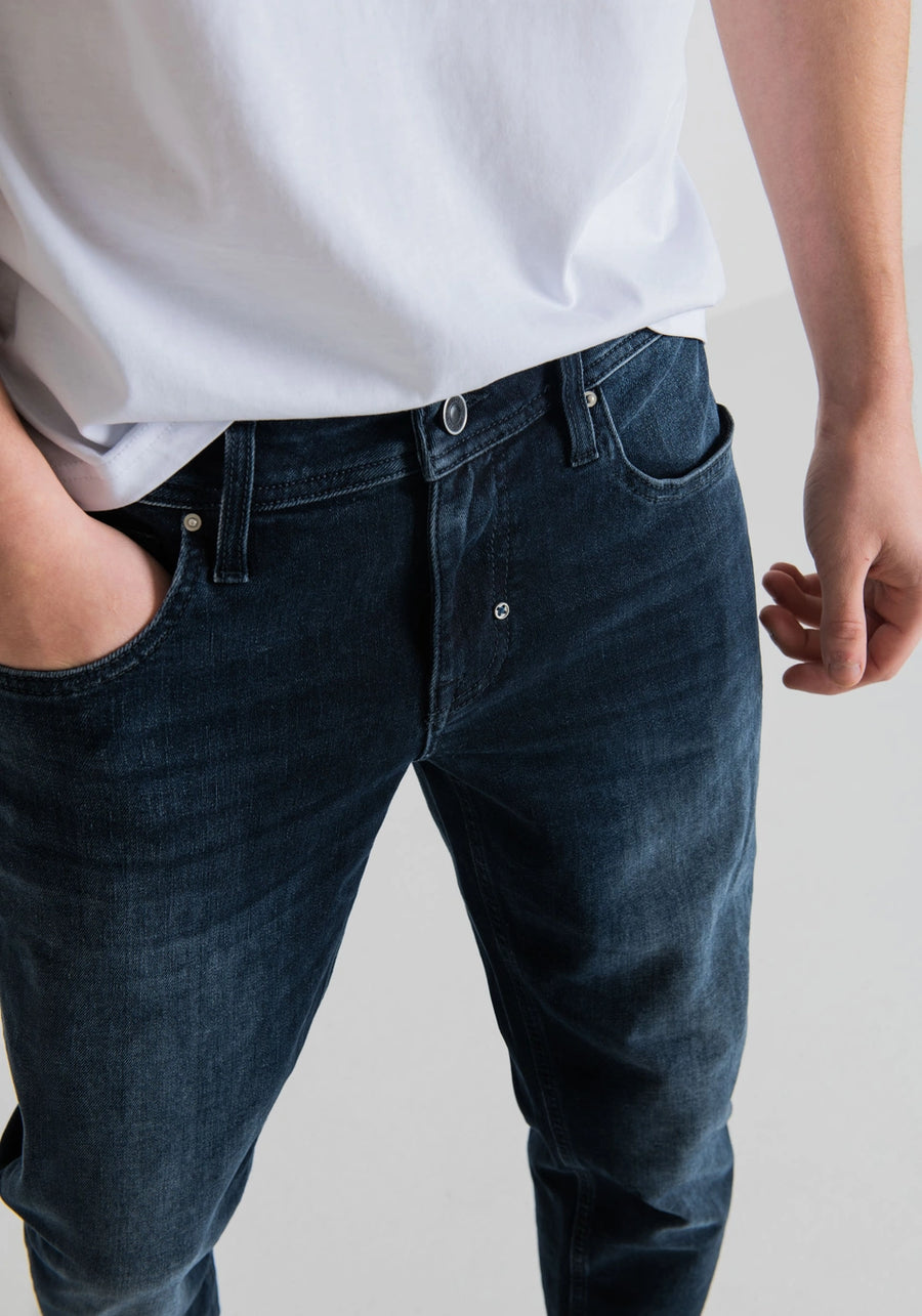JEANS OZZY TAPERED FIT IN RECYCLED STRETCH DENIM